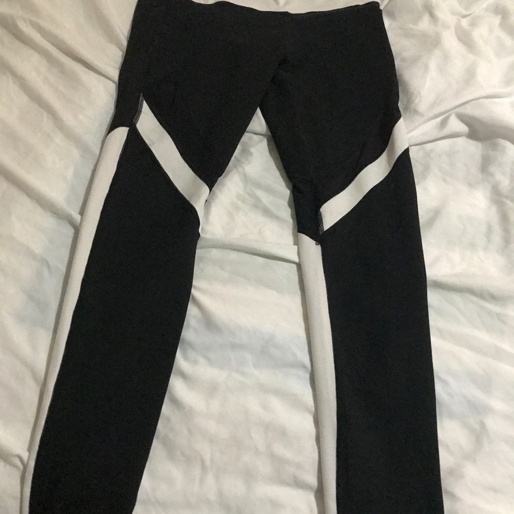 Black and White Fabletics leggings with mesh Size S